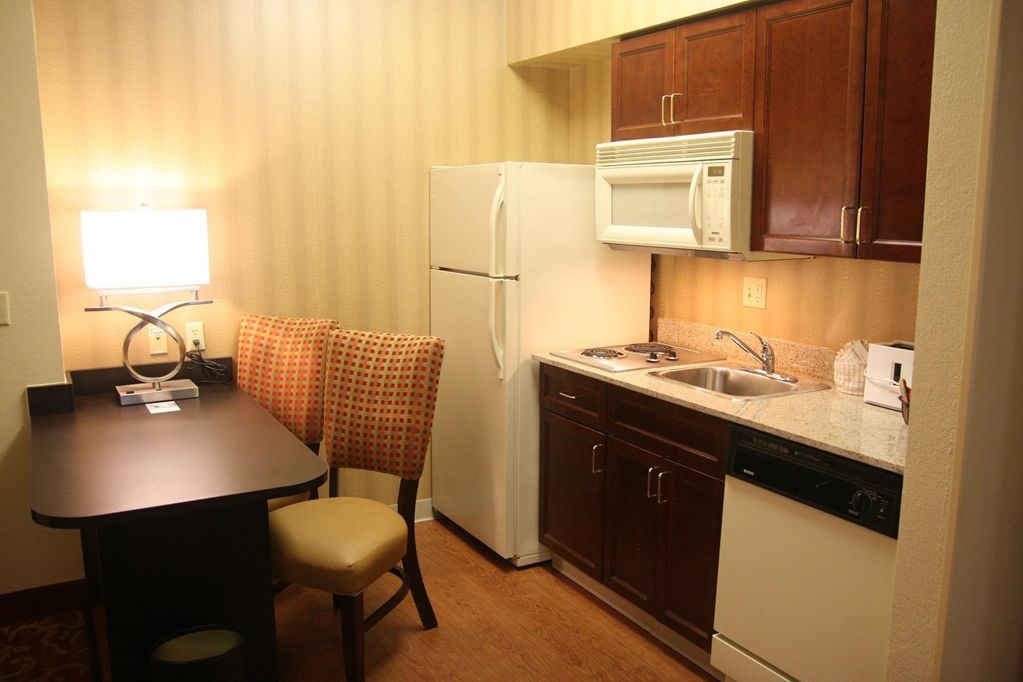 Hampton Inn & Suites Memphis East Room photo